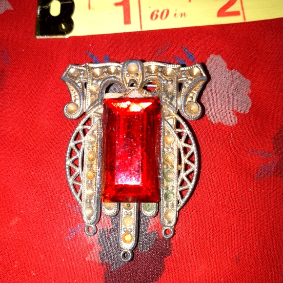 Jewelry - Antique pin